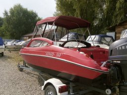 частично собранный тент.