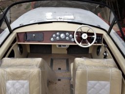 Приборная панель и передние сидения